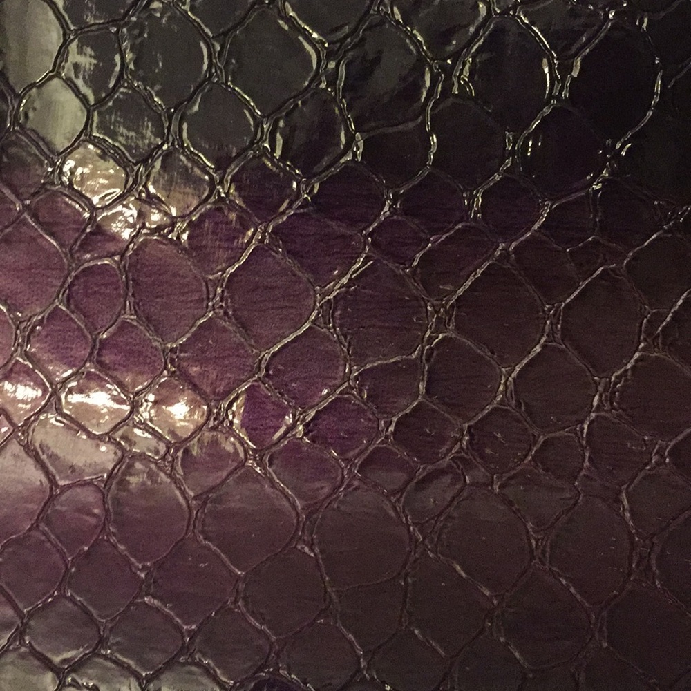 Purple faux snake skin purse - Picture 3 of 7